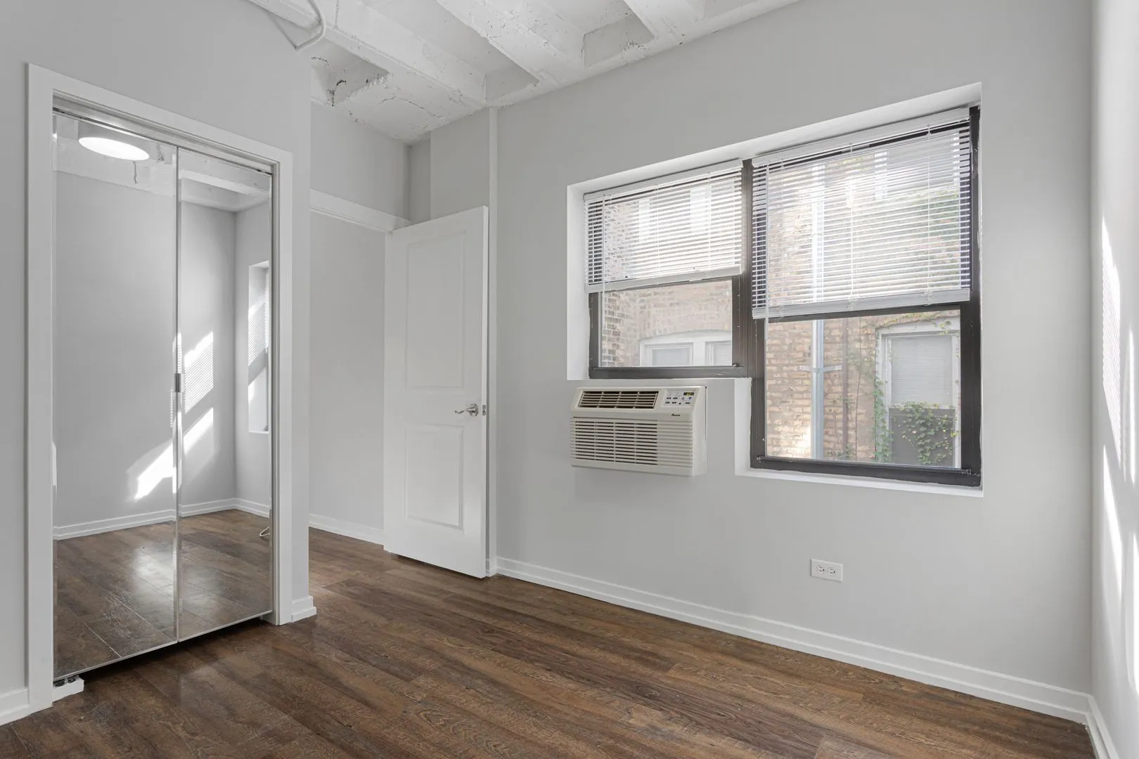 5718 N Winthrop Ave, ,  60660, USA 60660-unit#308-Chicago-IL