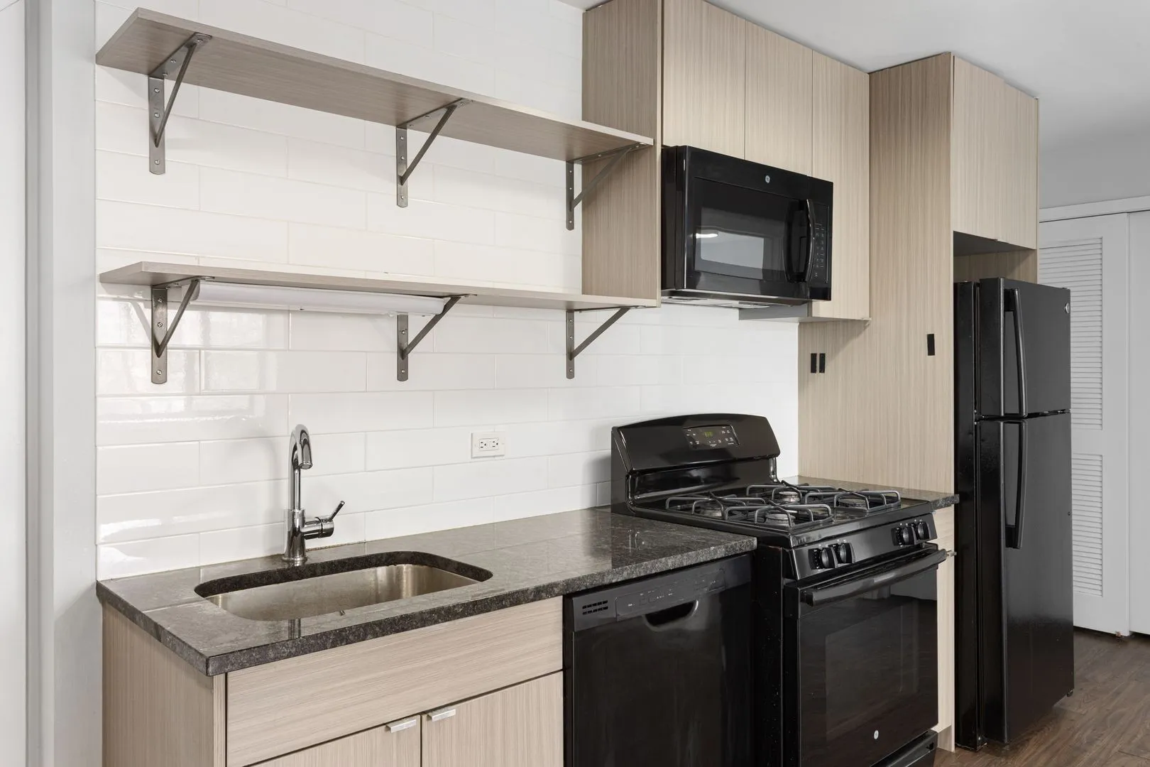 6134 N Kenmore Ave, , 60660, USA 60660-unit#402-Chicago-IL
