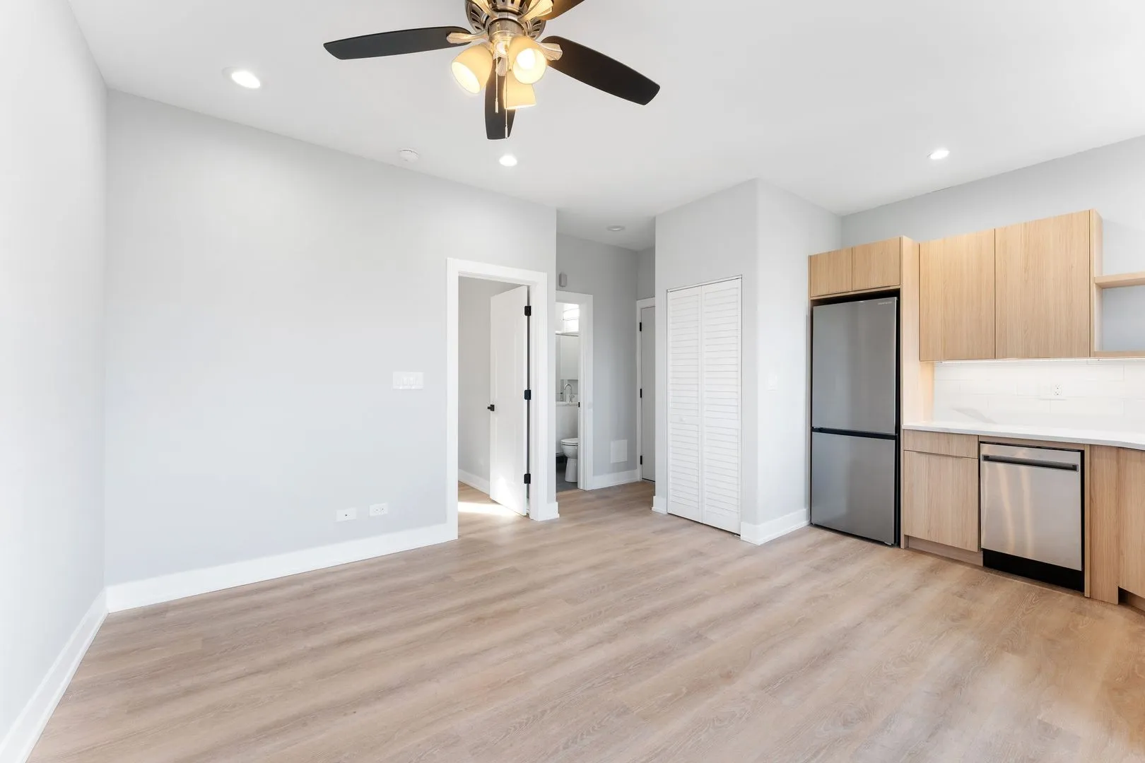 1546 W Jonquil Terrace, ,  60626, USA 60626-unit#207-Chicago-IL