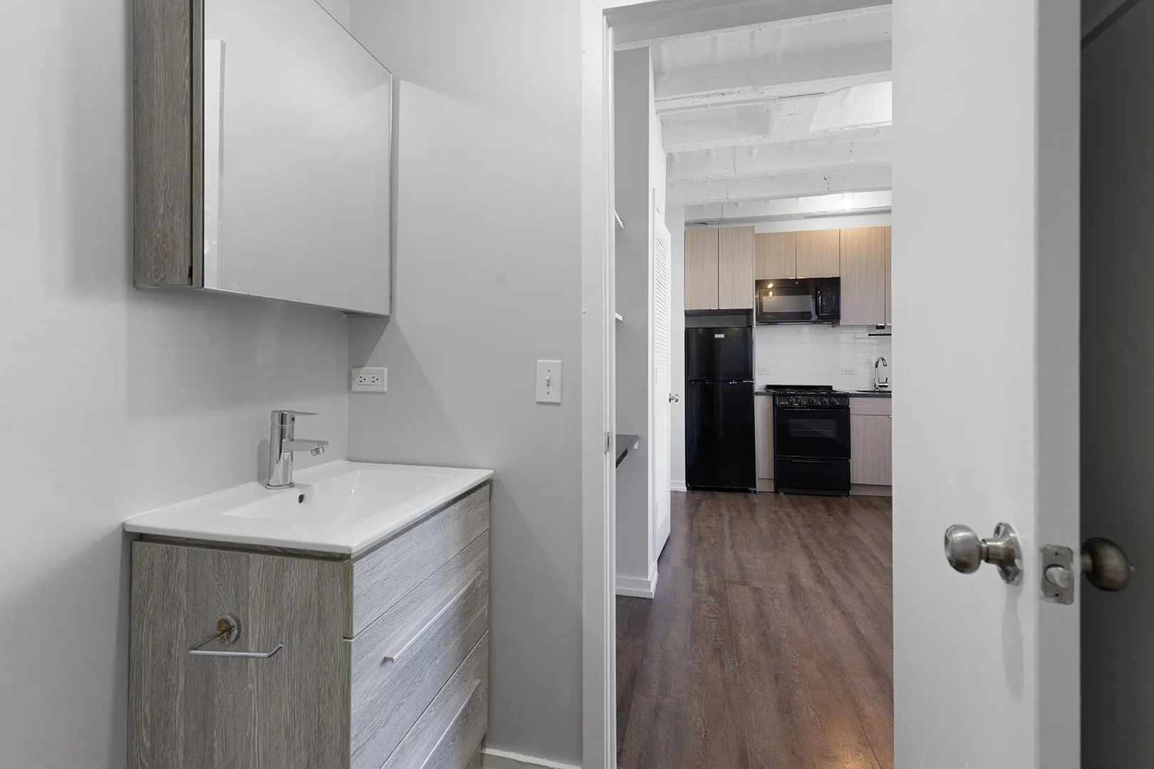 5718 N Winthrop Ave, ,  60660, USA 60660-unit#209-Chicago-IL