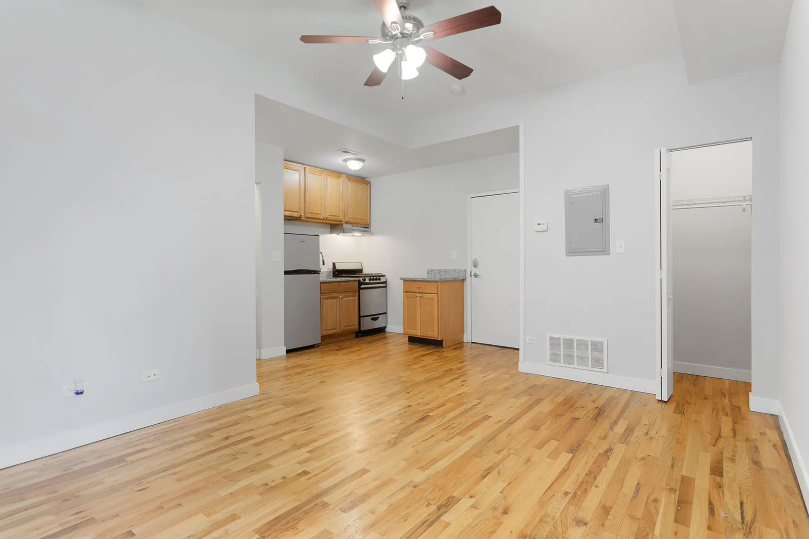 7456 N Greenview Ave, ,  60626, USA 60626-unit#2E-Chicago-IL