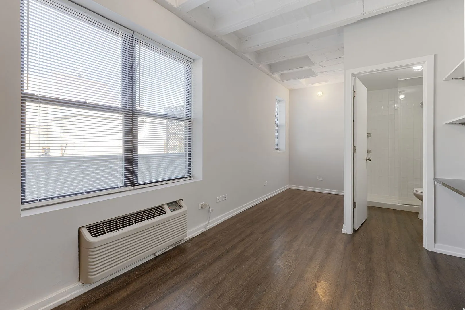 5718 N Winthrop Ave, ,  60660, USA 60660-unit#209-Chicago-IL