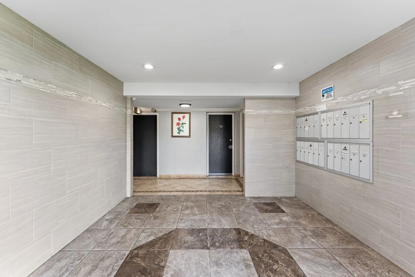6826 N Ridge Blvd, , 60645, USA 60645-unit#301-Chicago-IL