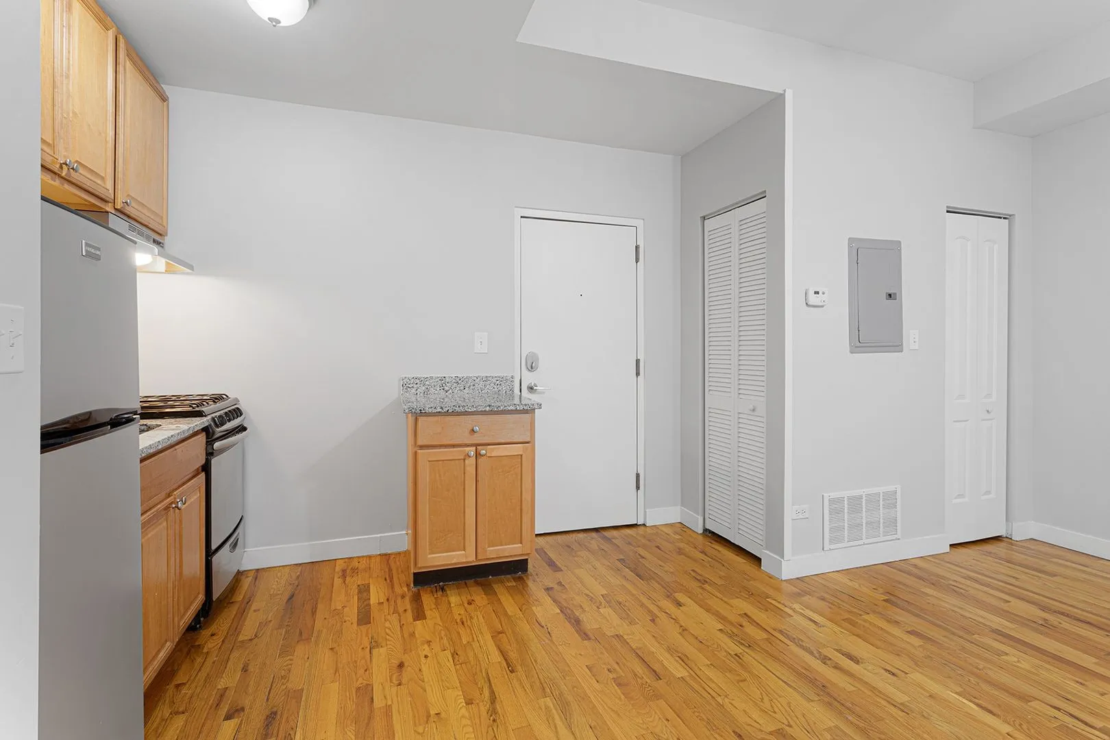 7456 N Greenview Ave, ,  60626, USA 60626-unit#2E-Chicago-IL