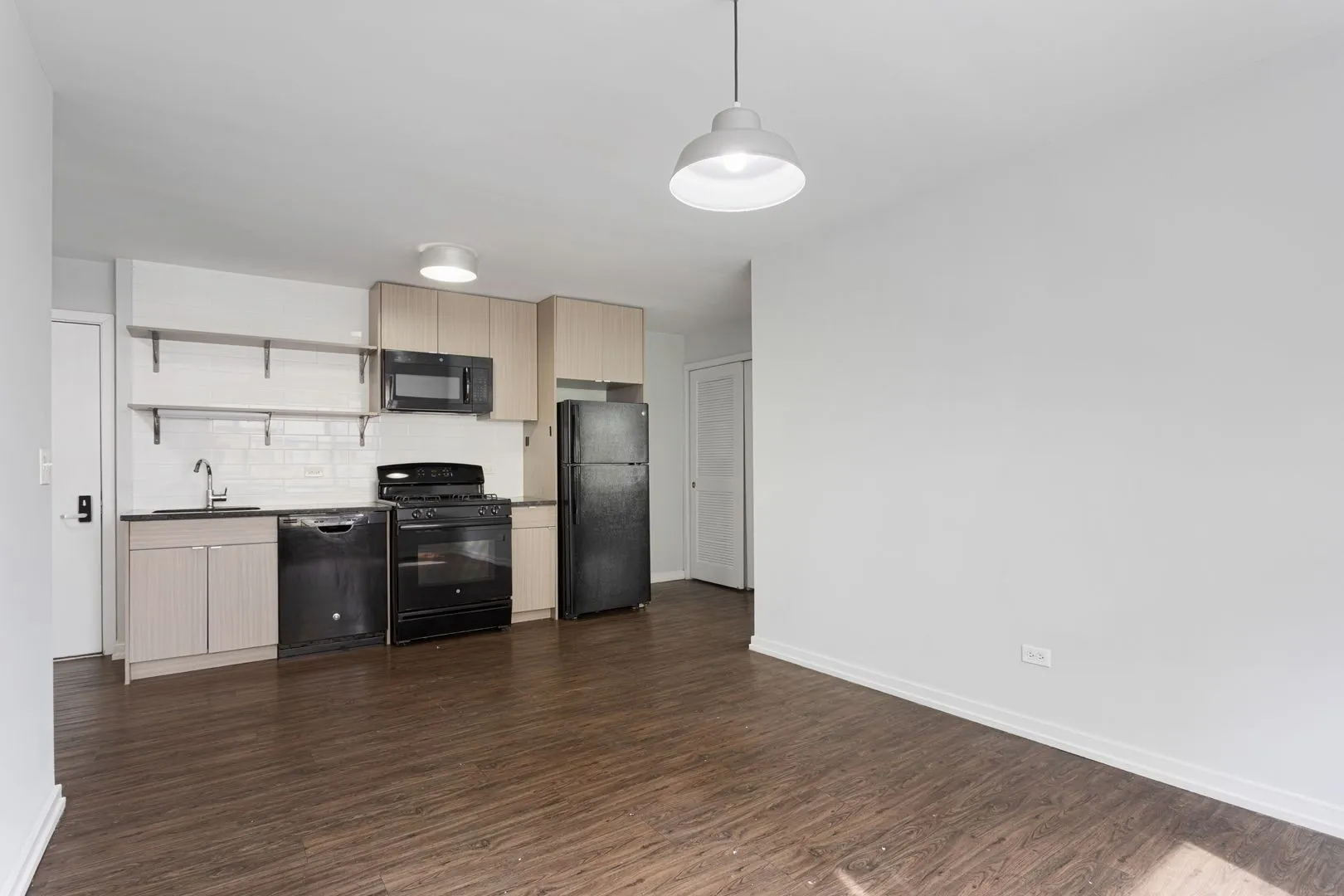 6134 N Kenmore Ave, , 60660, USA 60660-unit#402-Chicago-IL