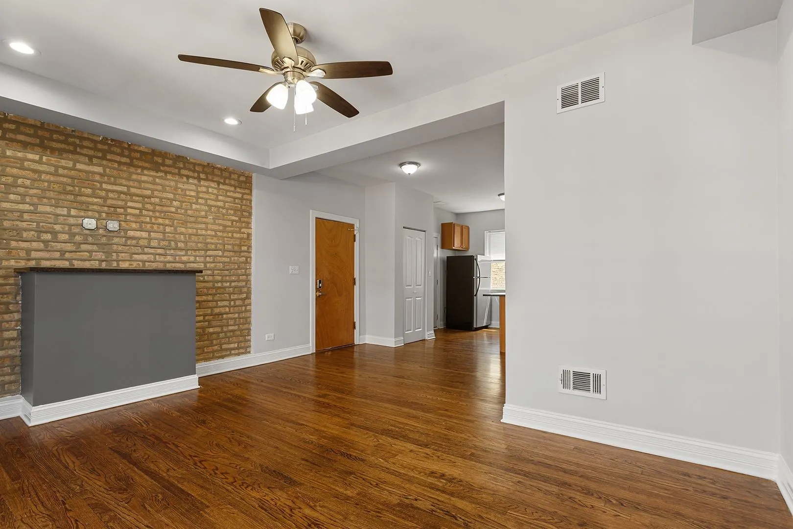 2003 W Jarvis Ave, , 60645, USA 60645-unit#3-Chicago-IL