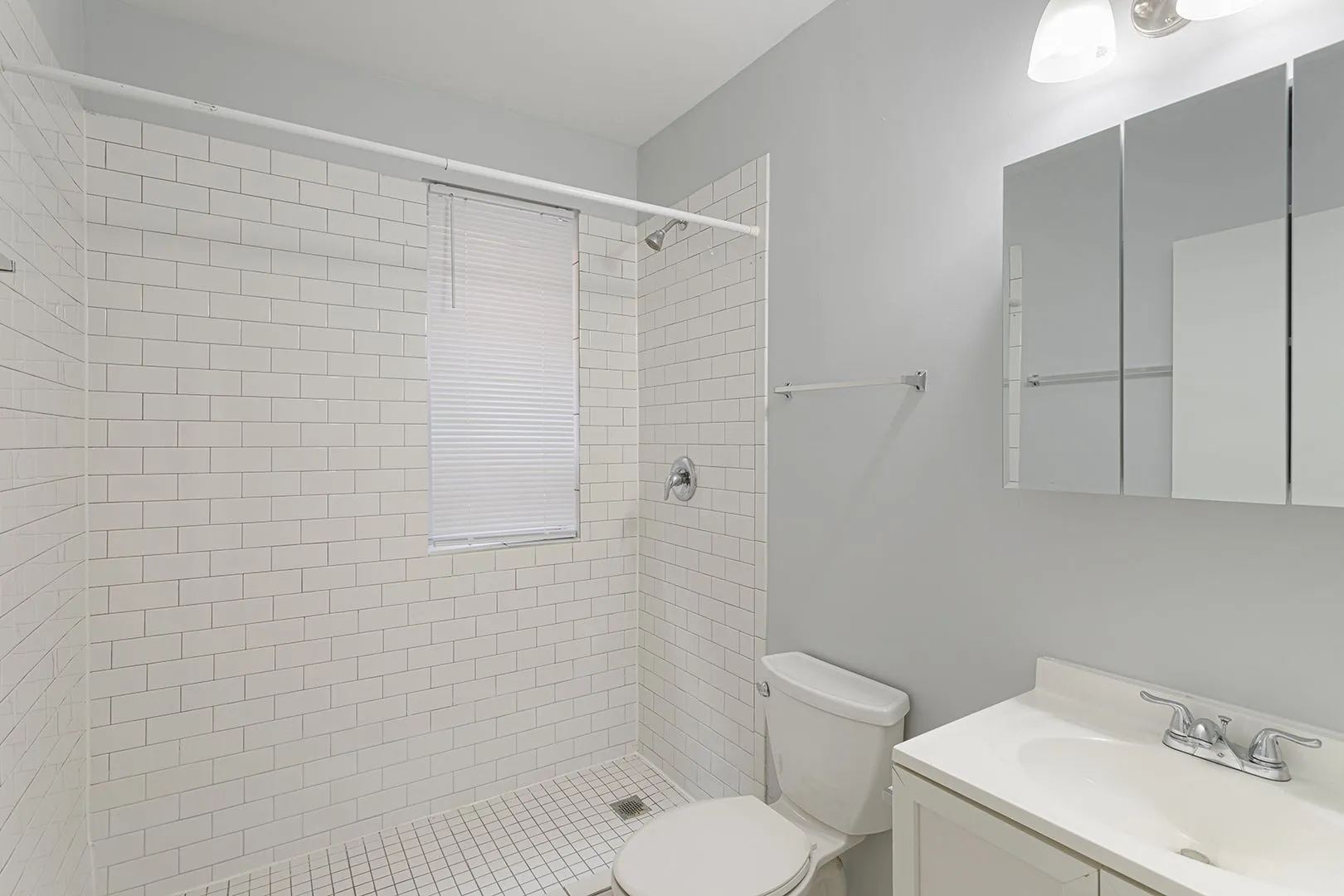 7456 N Greenview Ave, ,  60626, USA 60626-unit#2E-Chicago-IL