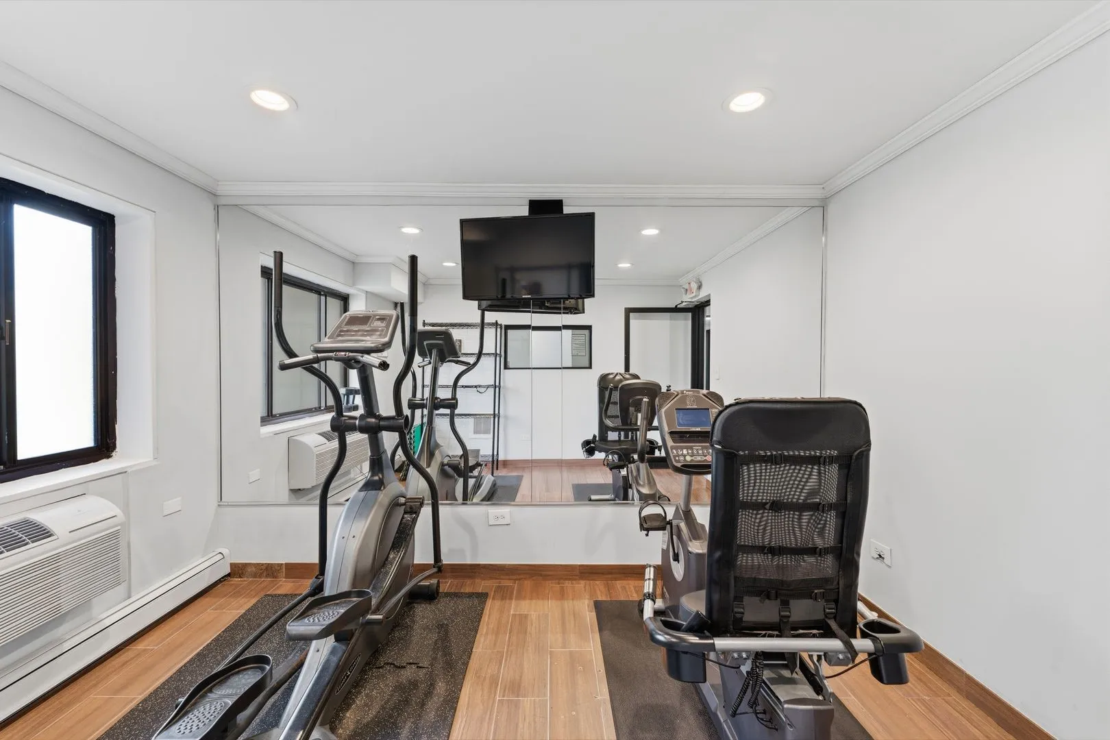 6826 N Ridge Blvd, , 60645, USA 60645-unit#301-Chicago-IL