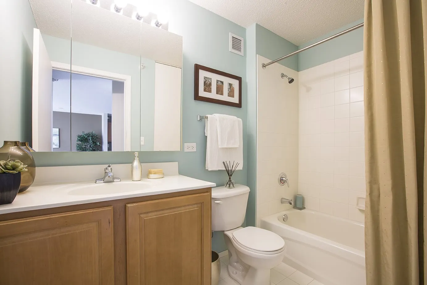 400 East South Water Street, ,  60601, USA 60601-unit#CONVERTIBLE-Chicago-IL