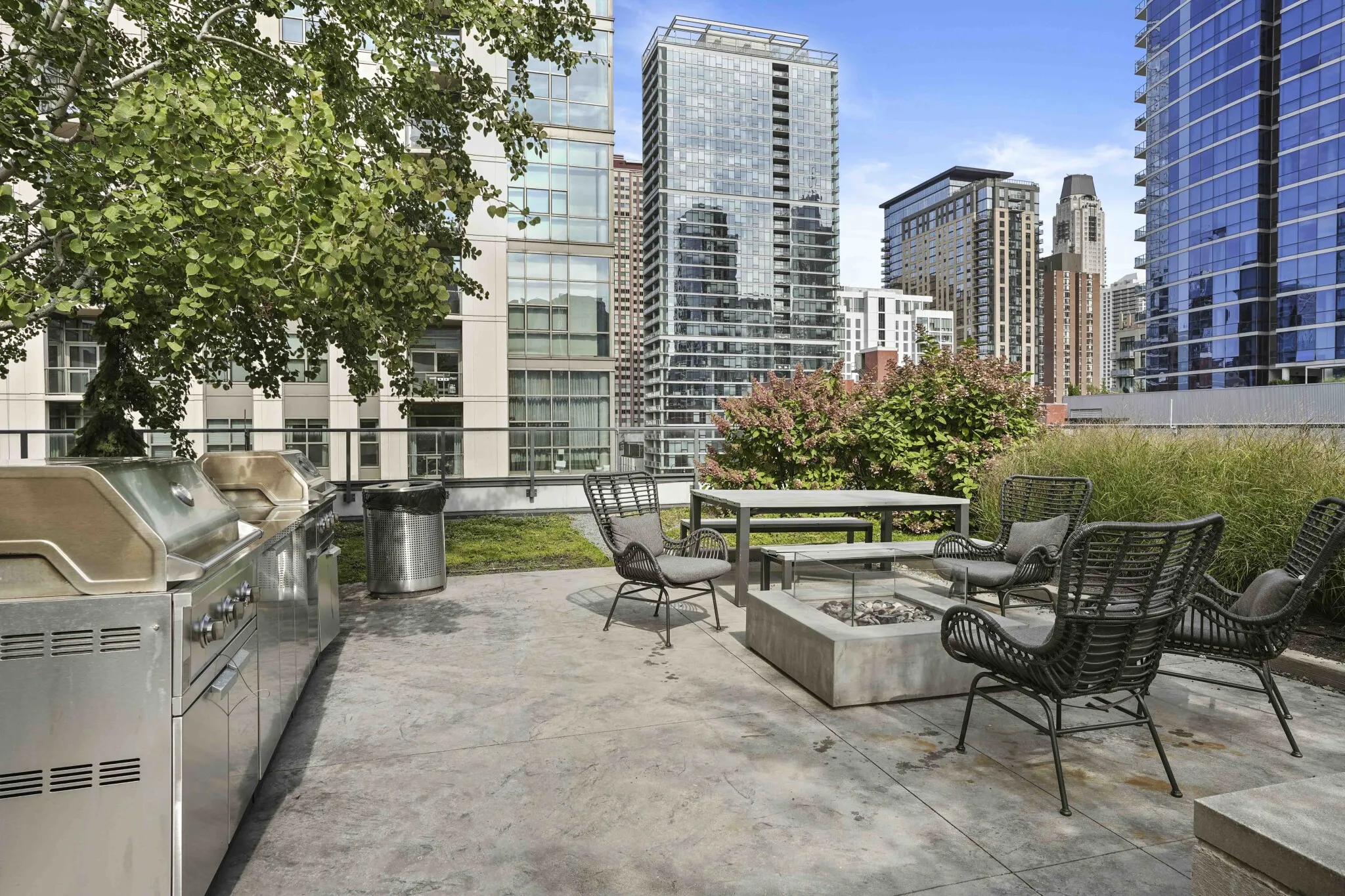 165 W Superior St, ,  60654, USA 60654-unit#2/1-Chicago-IL