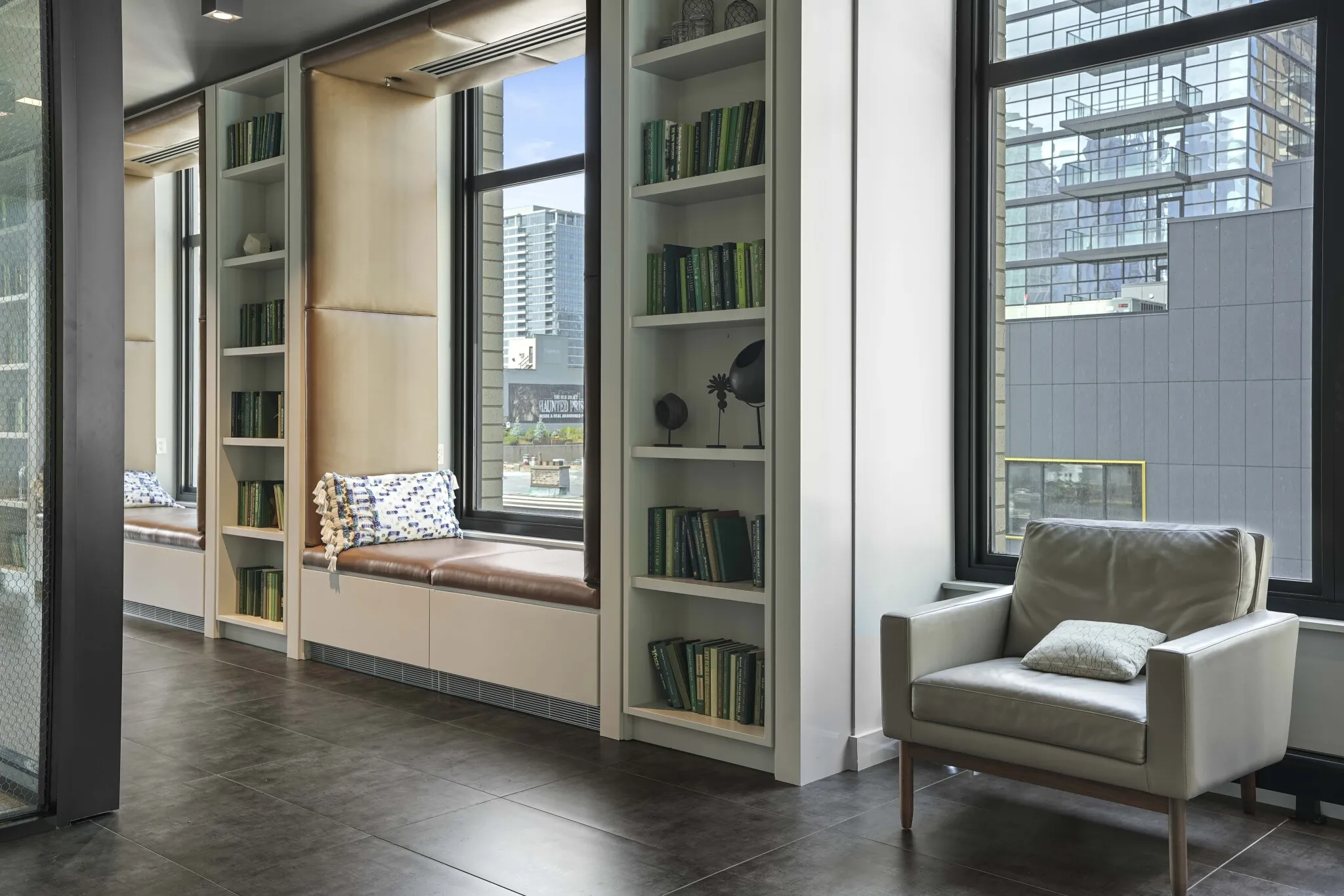 165 W Superior St, ,  60654, USA 60654-unit#2/1-Chicago-IL