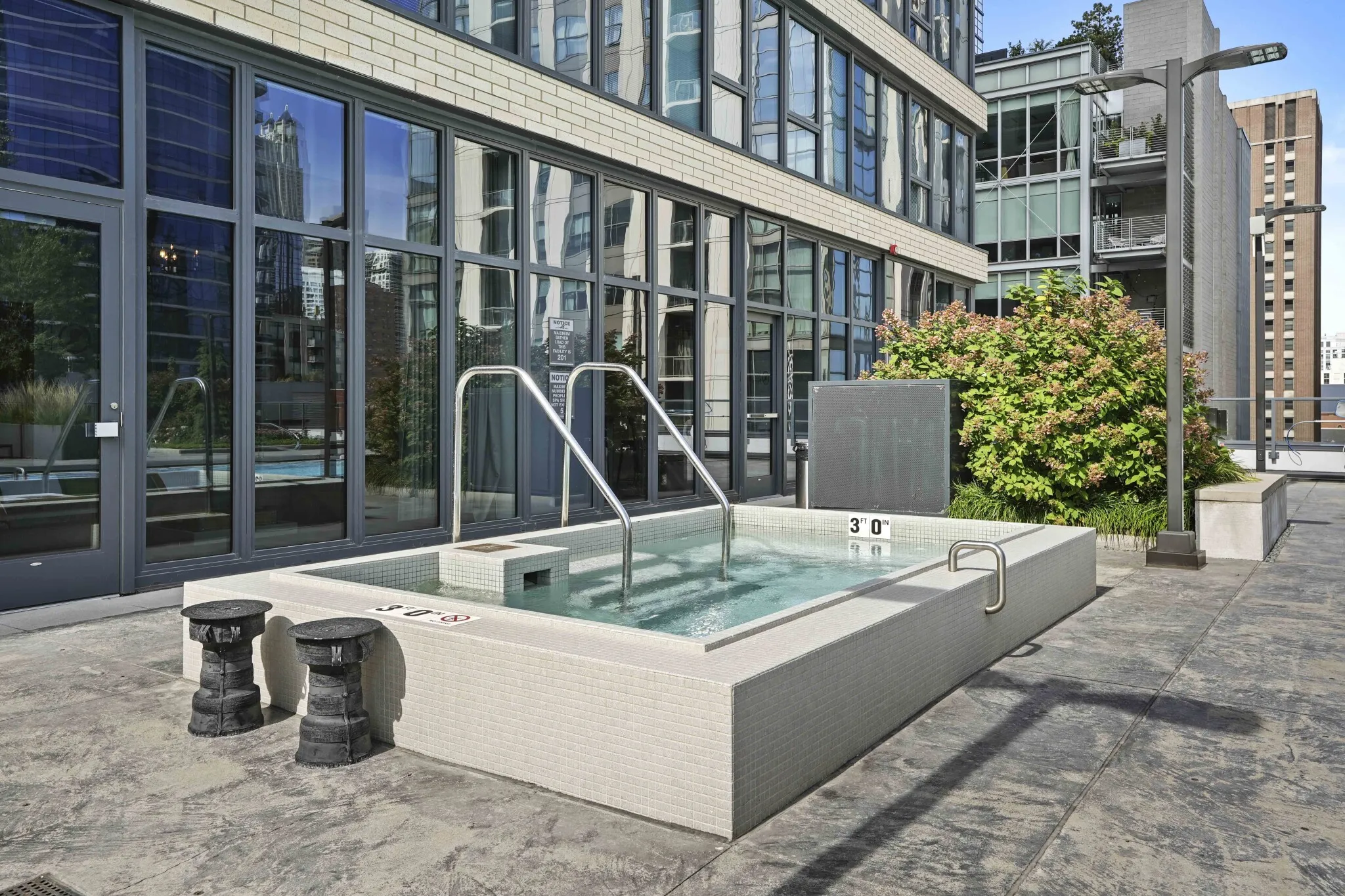 165 W Superior St, ,  60654, USA 60654-unit#2/1-Chicago-IL