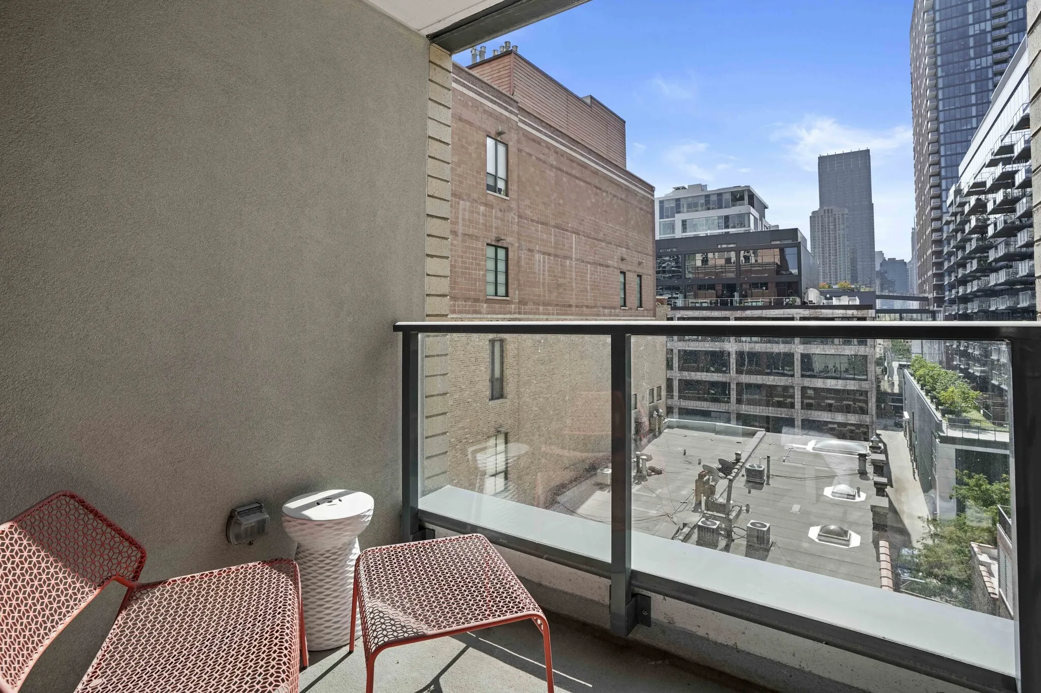165 W Superior St, ,  60654, USA 60654-unit#CONVERTIBLE-Chicago-IL