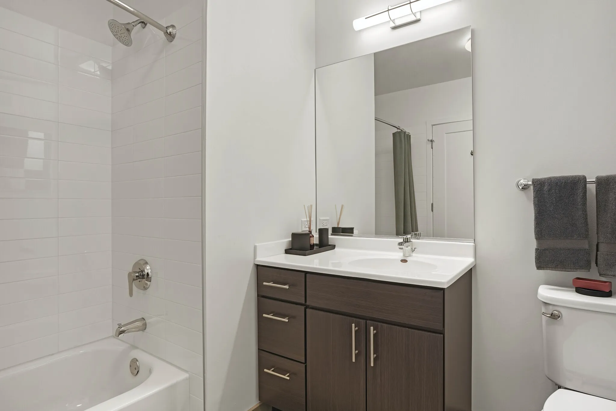 165 W Superior St, , 60654, USA 60654-unit#STUDIO-Chicago-IL