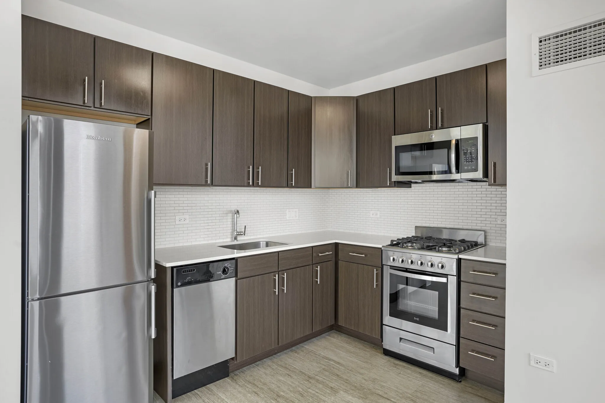 165 W Superior St, ,  60654, USA 60654-unit#2/1-Chicago-IL