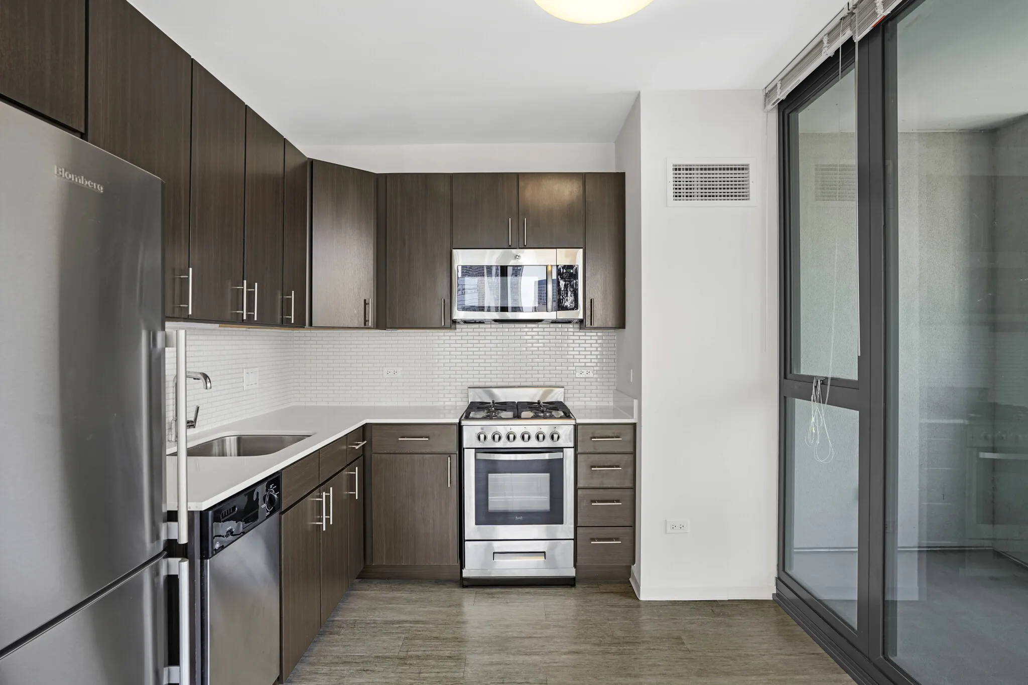 165 W Superior St, ,  60654, USA 60654-unit#2/2 + DEN-Chicago-IL