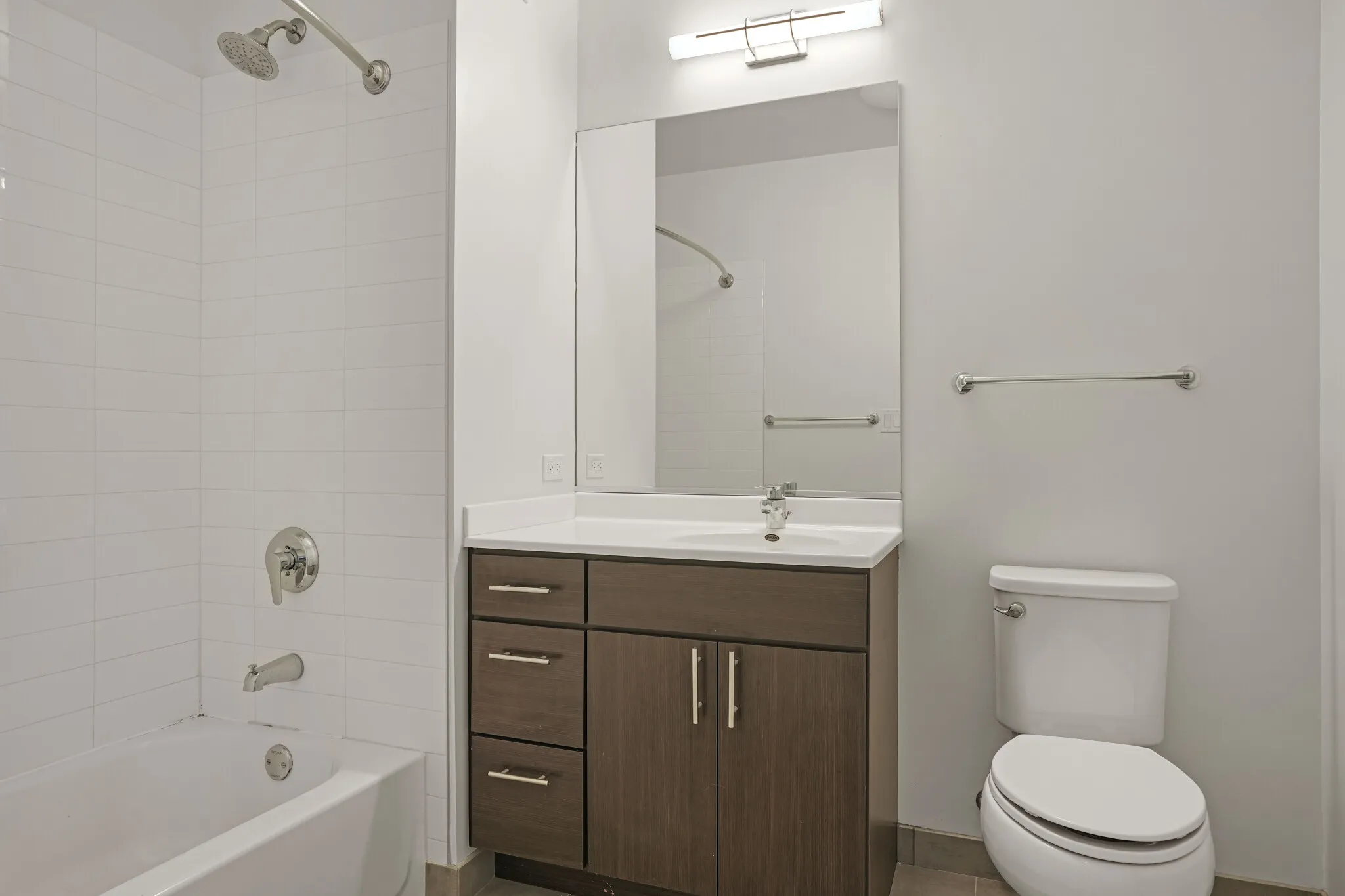 165 W Superior St, ,  60654, USA 60654-unit#2/2 + DEN-Chicago-IL
