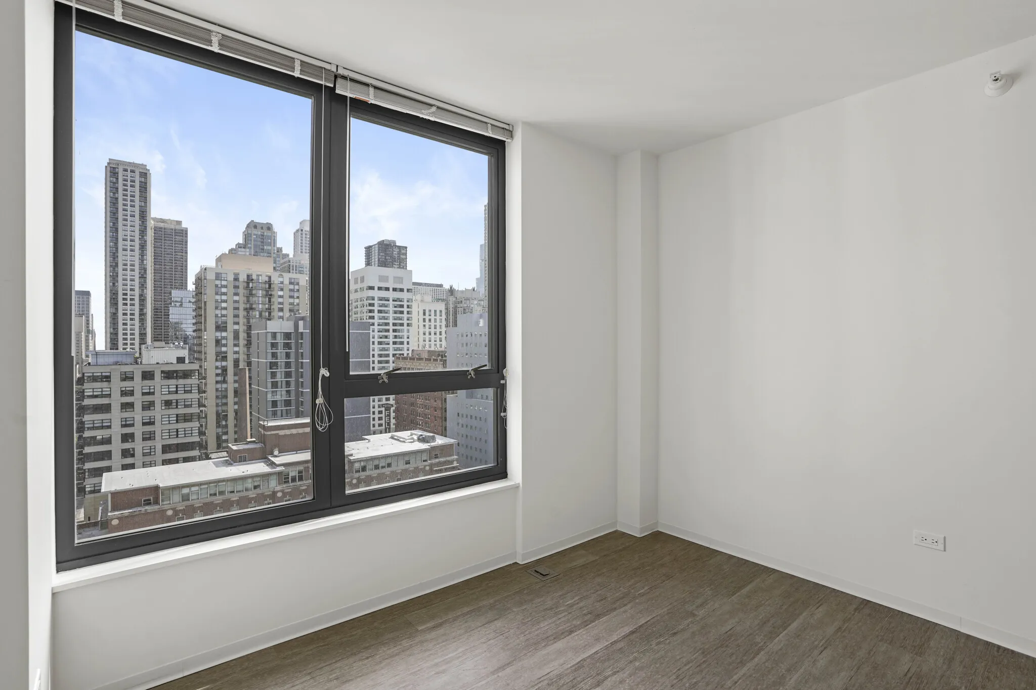 165 W Superior St, ,  60654, USA 60654-unit#2/2 + DEN-Chicago-IL