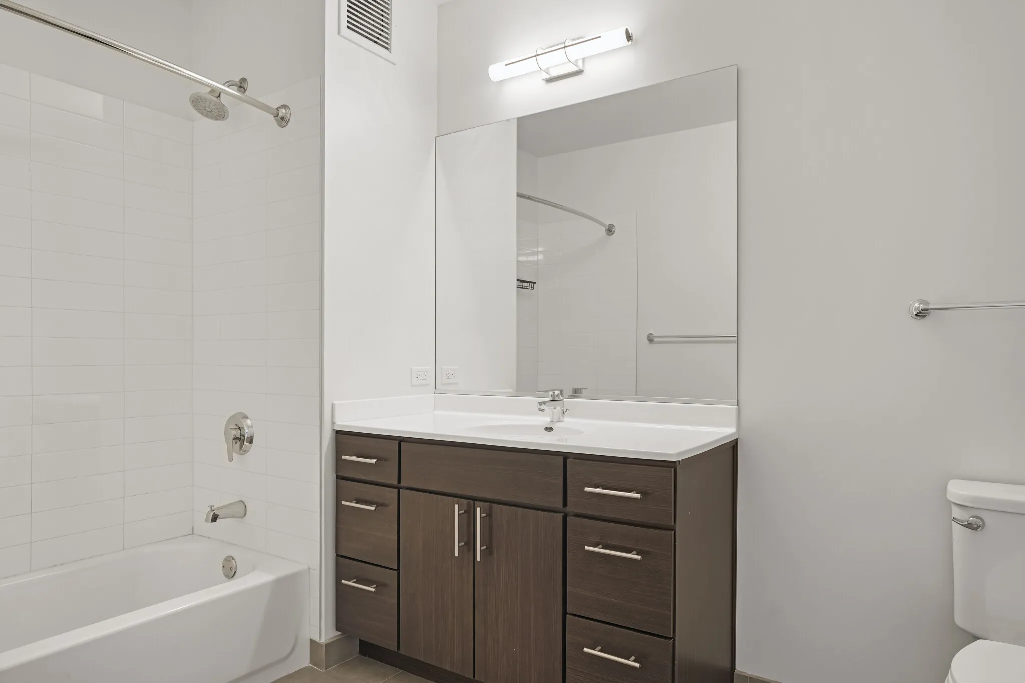 165 W Superior St, ,  60654, USA 60654-unit#2/2 + DEN-Chicago-IL