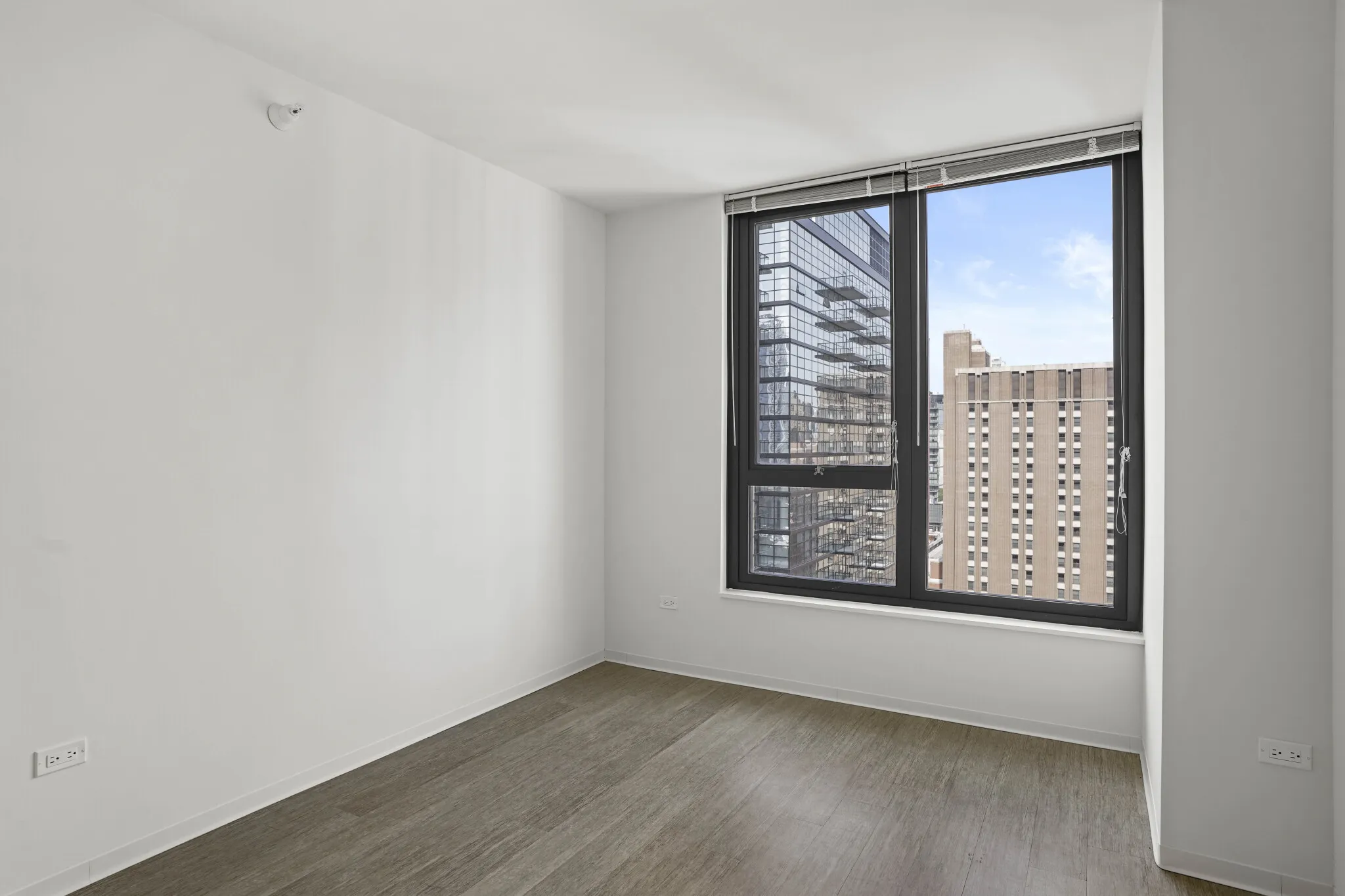 165 W Superior St, ,  60654, USA 60654-unit#2/2 + DEN-Chicago-IL