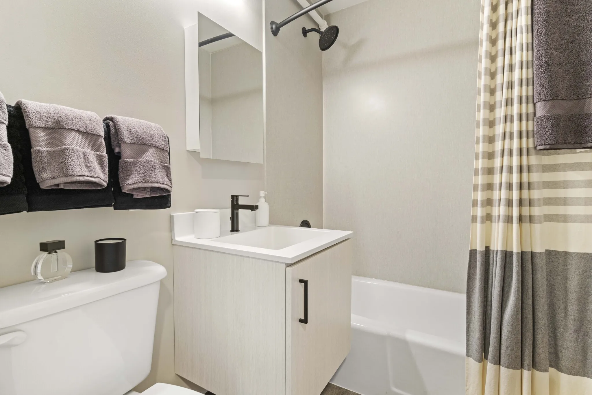 1922 W Ogden Ave, , 60612, USA 60612-unit#2/2-Chicago-IL