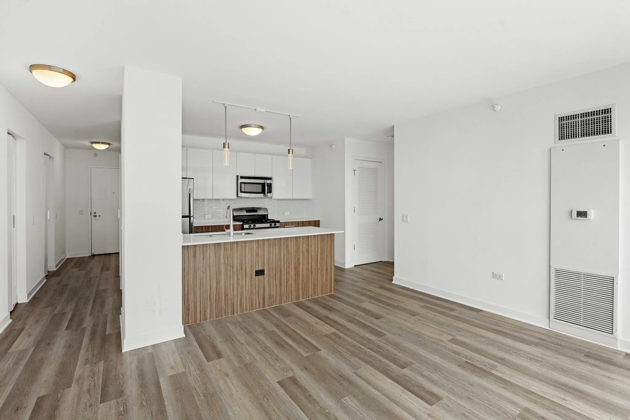 Wolf Point West, 343 W Wolf Point Plaza, ,  60654, USA 60654-unit#1/1.5-Chicago-IL