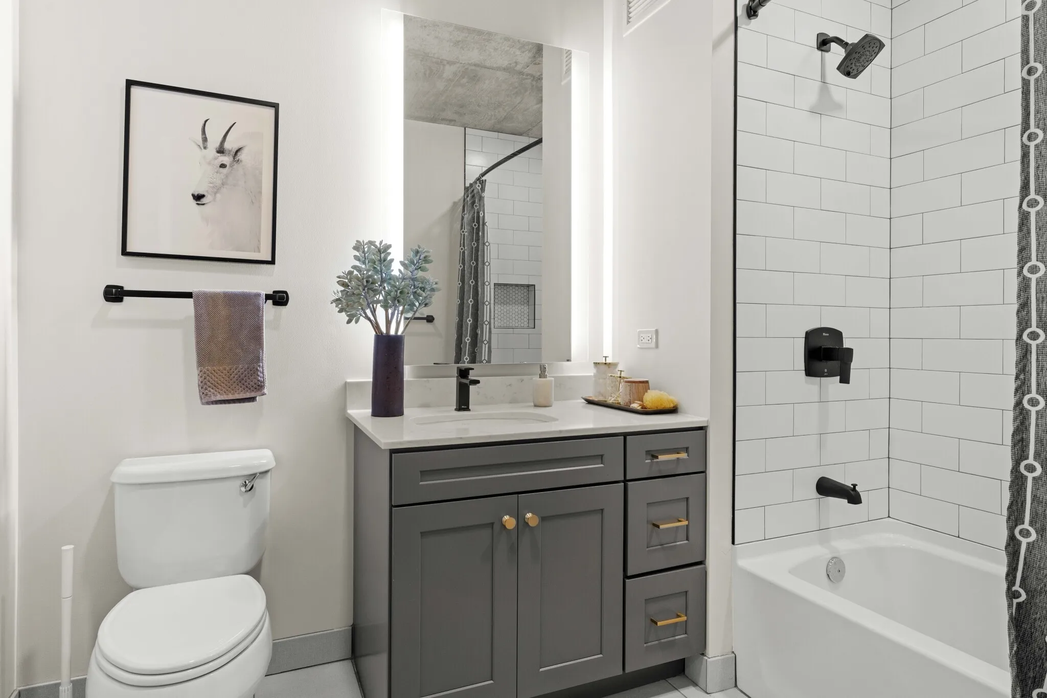 169 W Huron St, ,  60654, USA 60654-unit#CONVERTIBLE-Chicago-IL