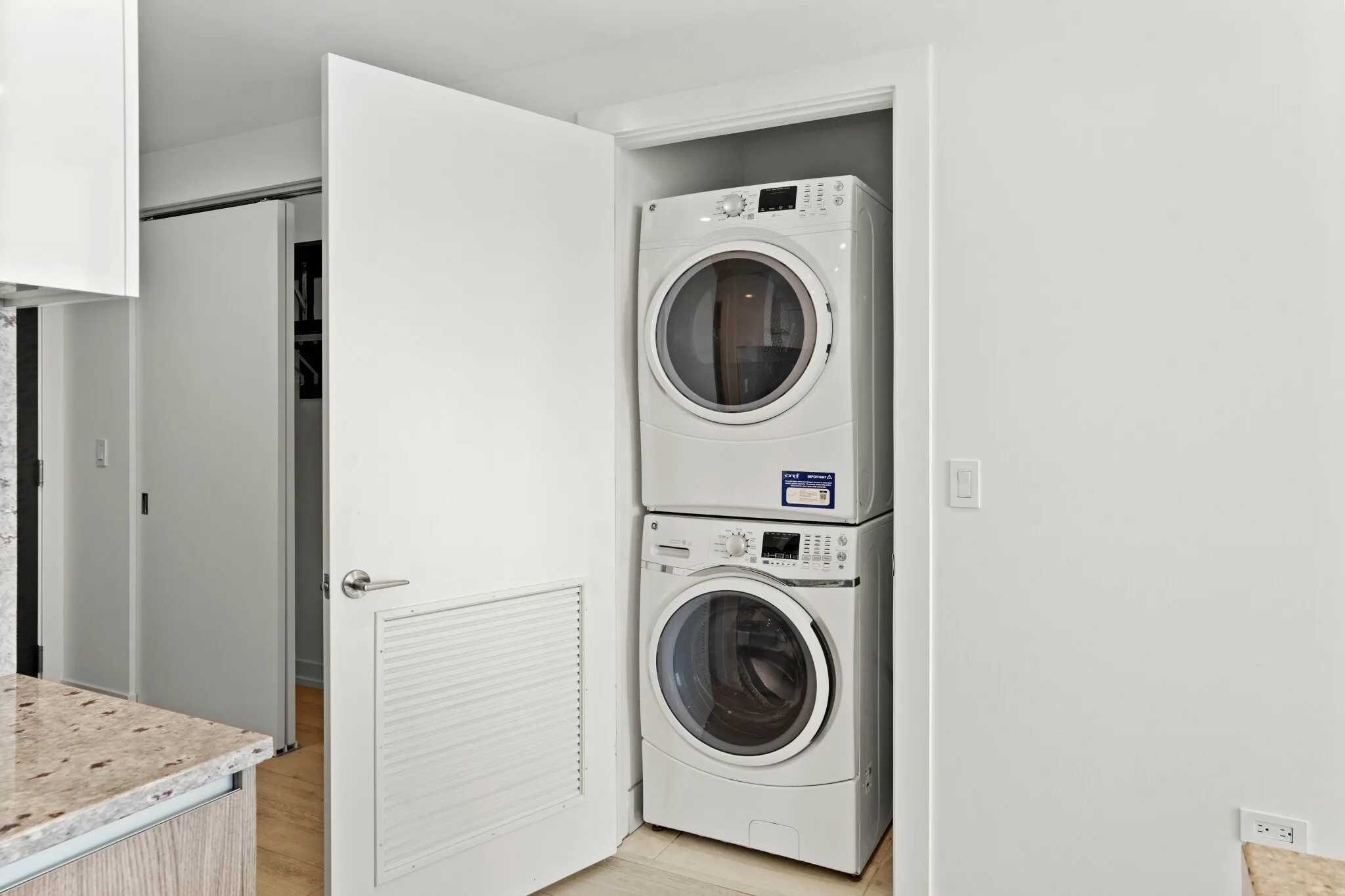 1140 N Wells St, ,  60610, USA 60610-unit#1/1 + DEN-Chicago-IL