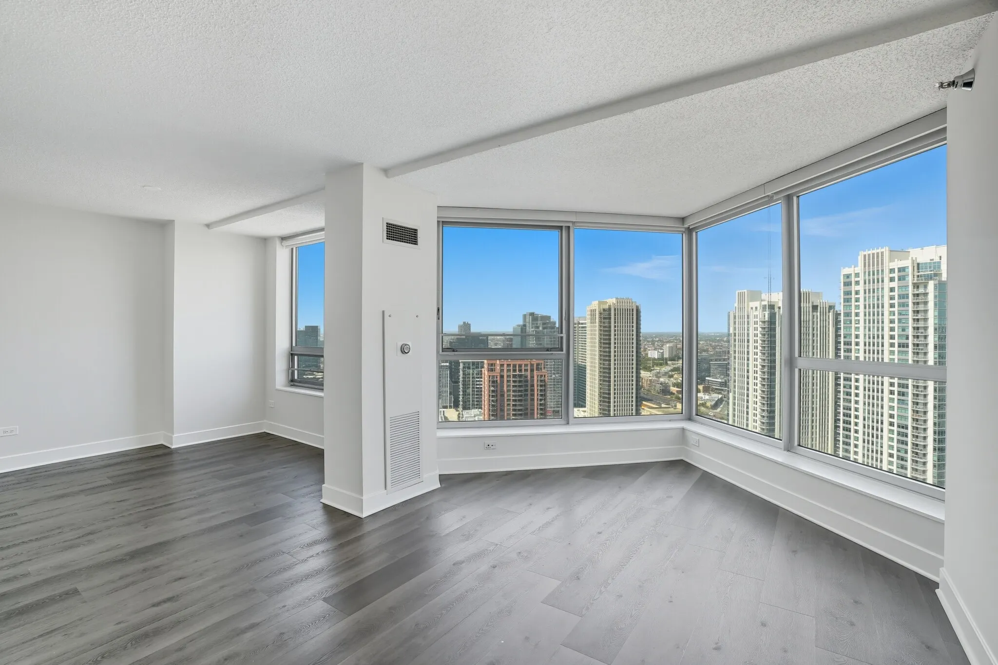 Left Bank, 300 N Canal St, ,  60606, USA 60606-unit#CONVERTIBLE-Chicago-IL