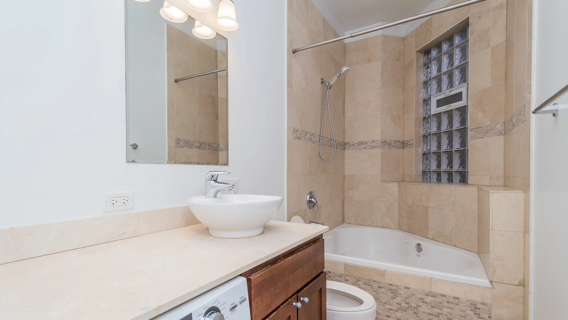 930 W Sheridan Rd, ,  60613, USA 60613-unit#2SW-Chicago-IL