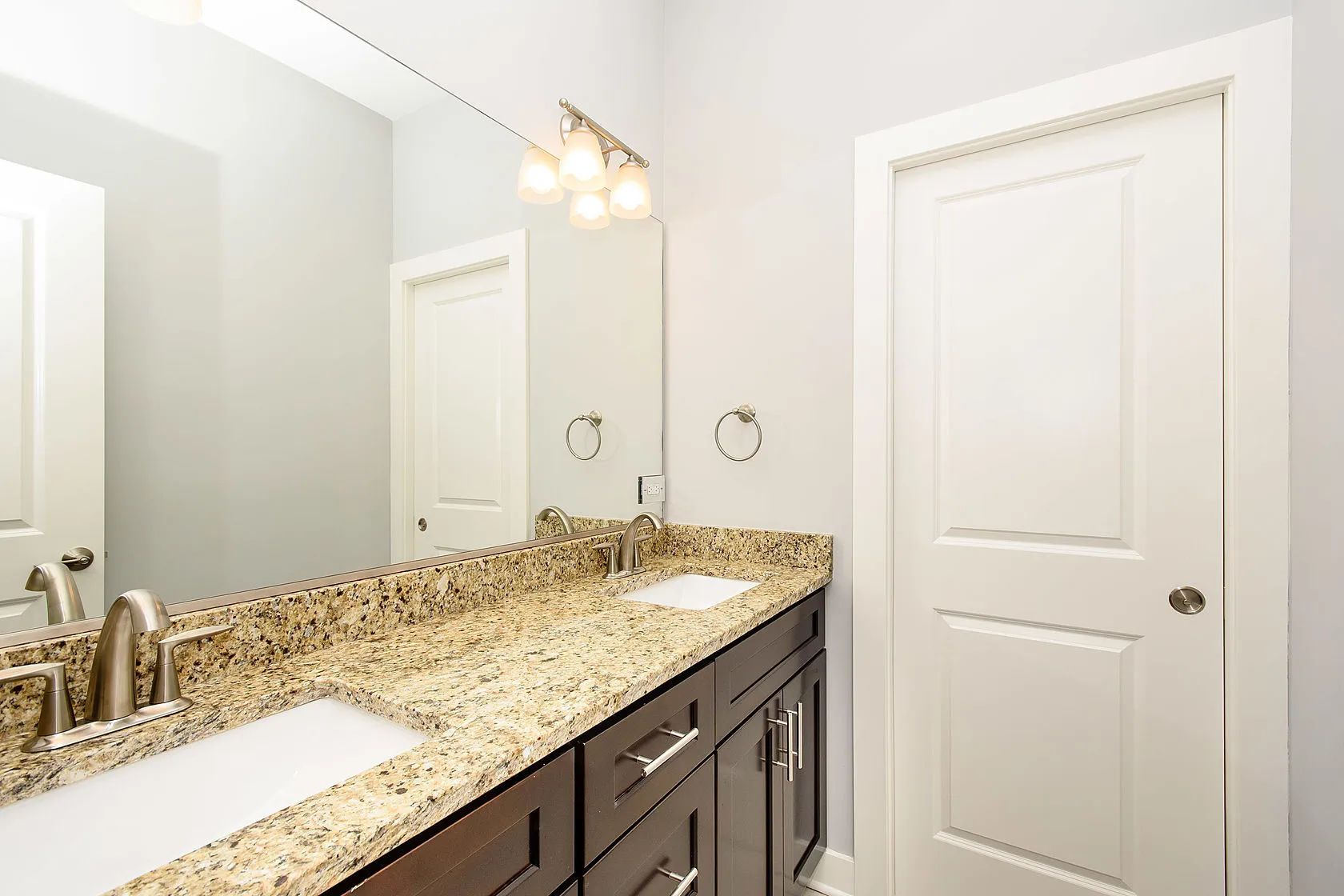 852 W Newport Ave, ,  60657, USA 60657-unit#3R-Chicago-IL