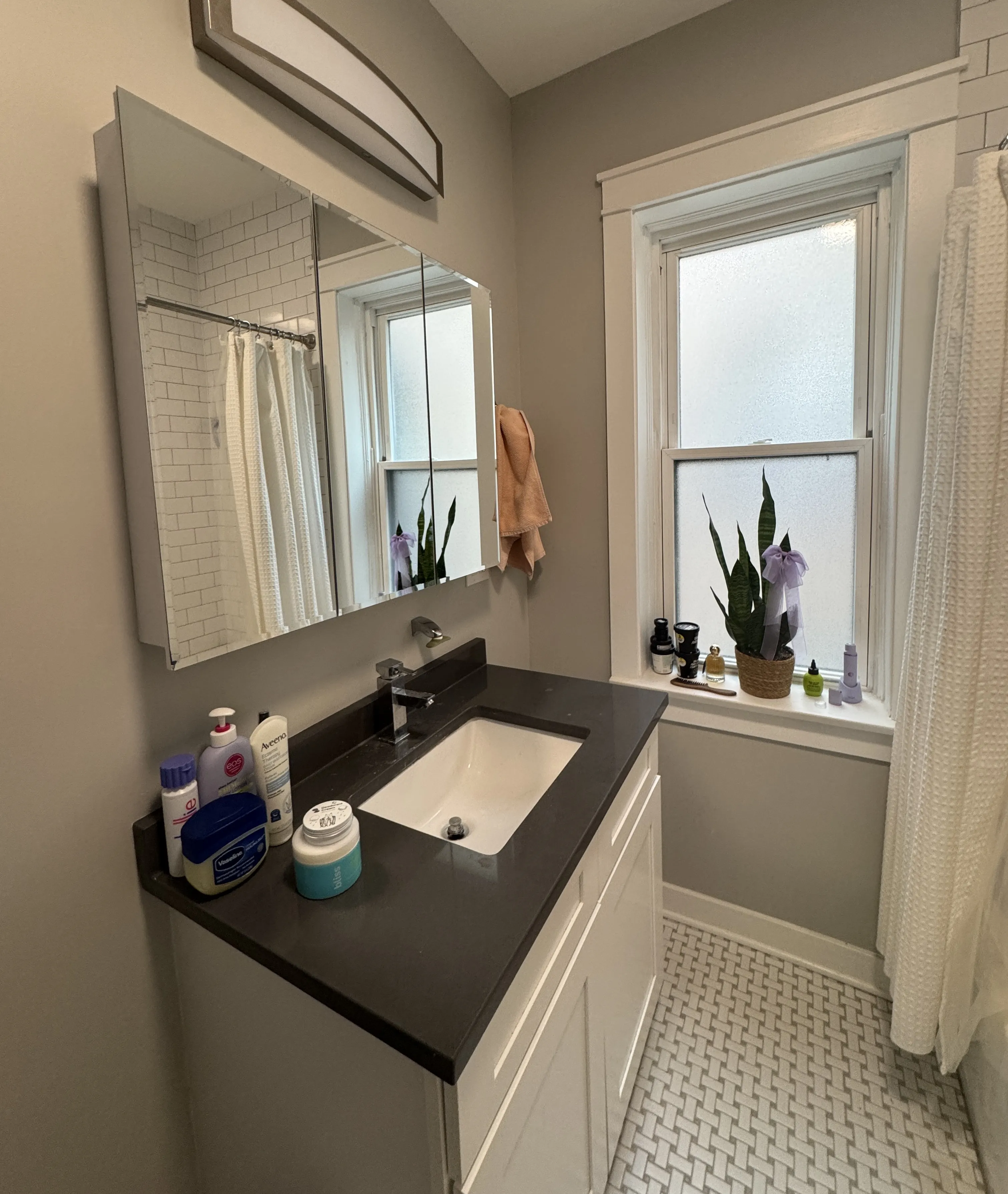 1235 W Granville Ave, ,  60660, USA 60660-unit#2W-Chicago-IL