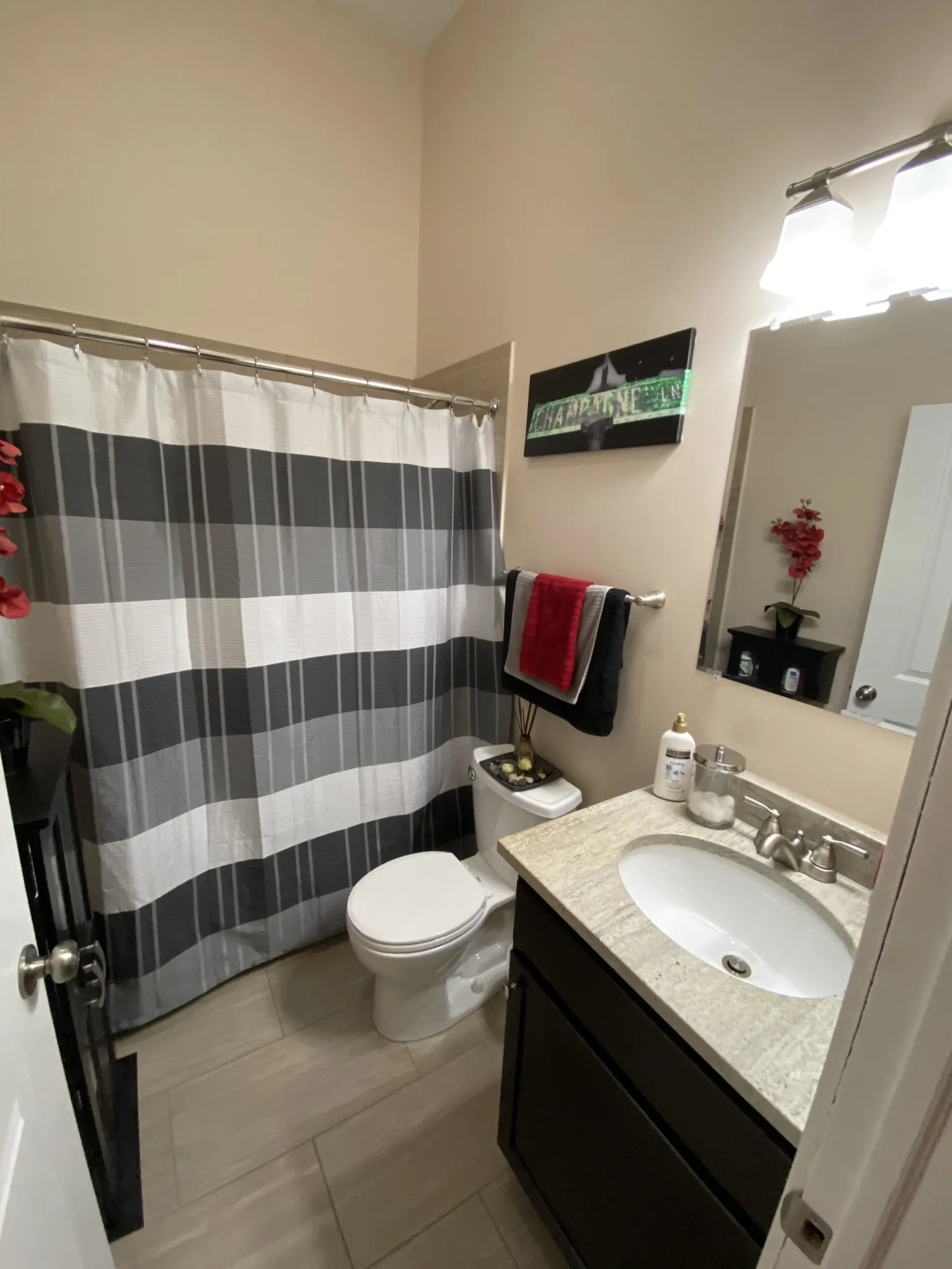 683 N Milwaukee Ave, ,  60642, USA 60642-unit#305-Chicago-IL