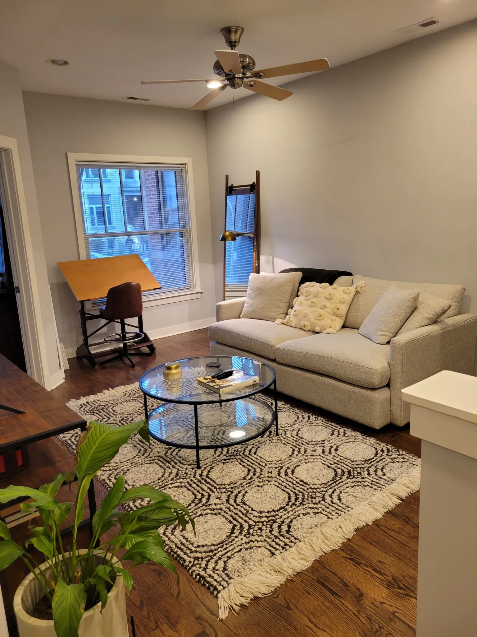 852 W Newport Ave, , 60657, USA 60657-unit#1F-Chicago-IL