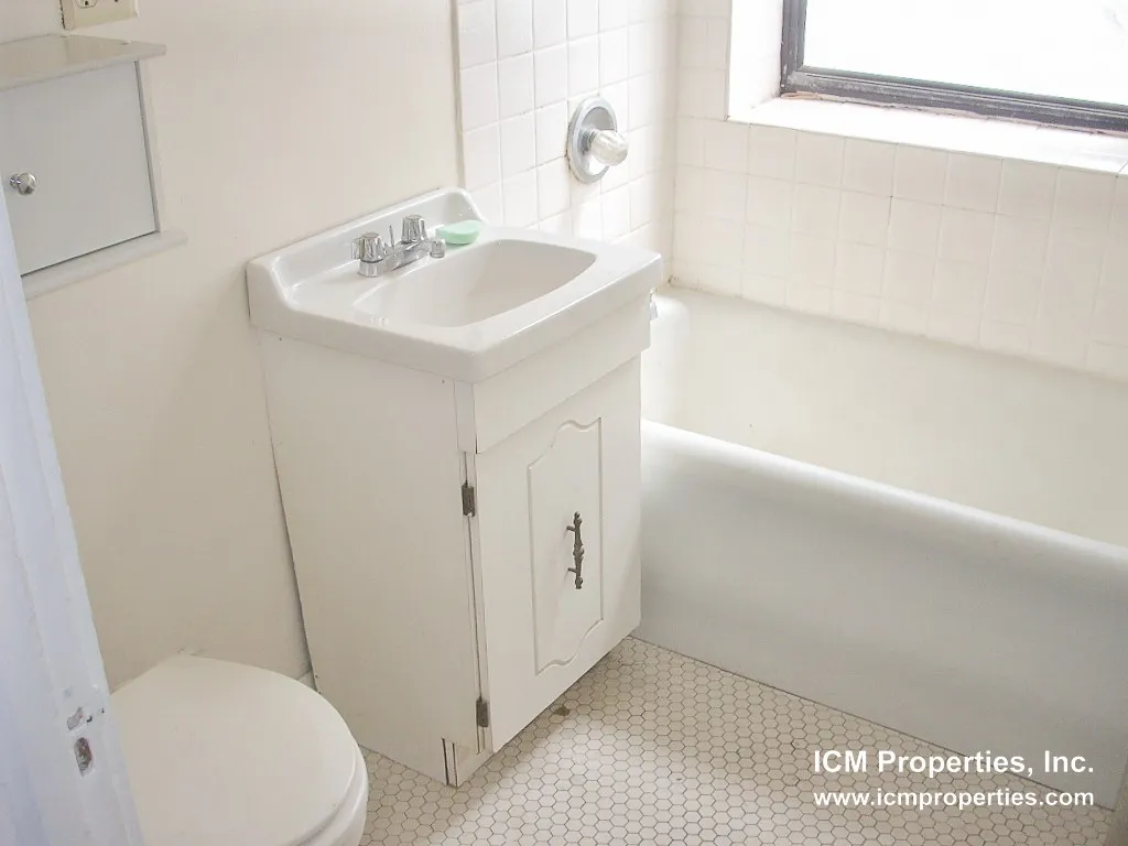 540 W Briar Pl, , 60657, USA 60657-unit#540-2B-Chicago-IL