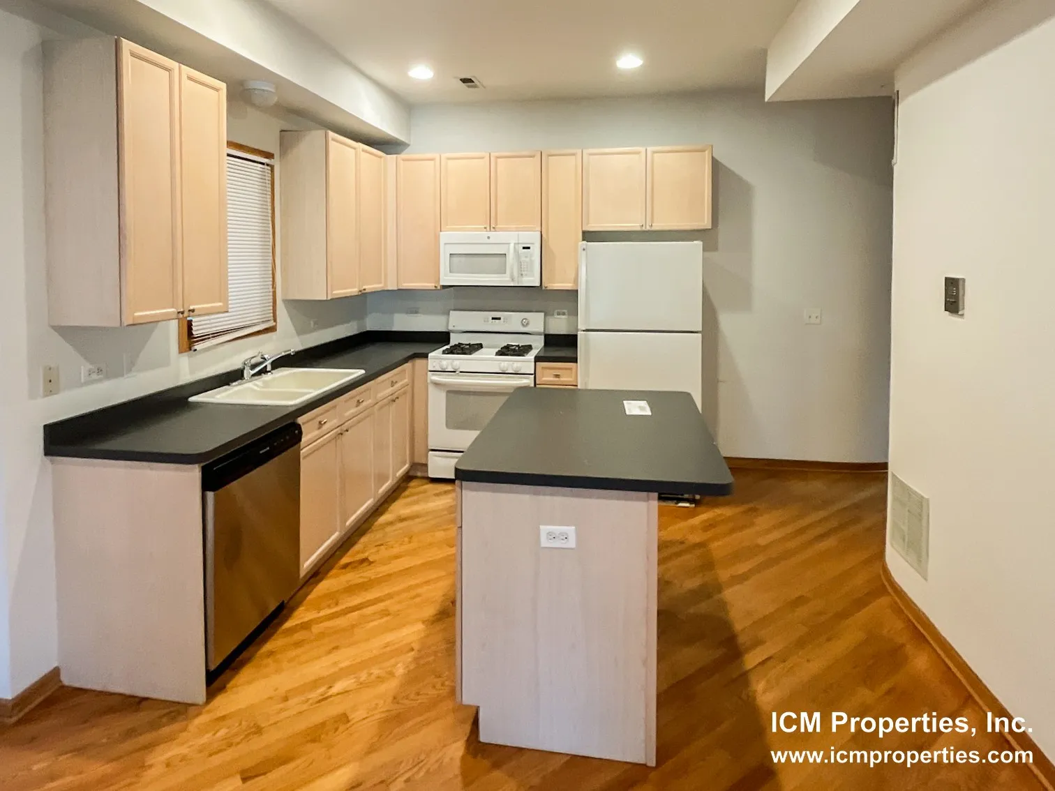 2732 N Wayne Ave, ,  60614, USA 60614-unit#2732-2-Chicago-IL