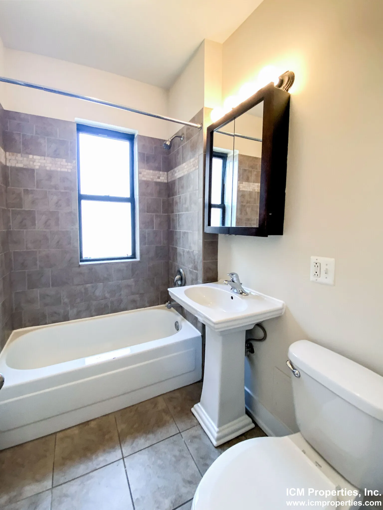 617 W Melrose St, ,  60657, USA 60657-unit#617-B2-Chicago-IL