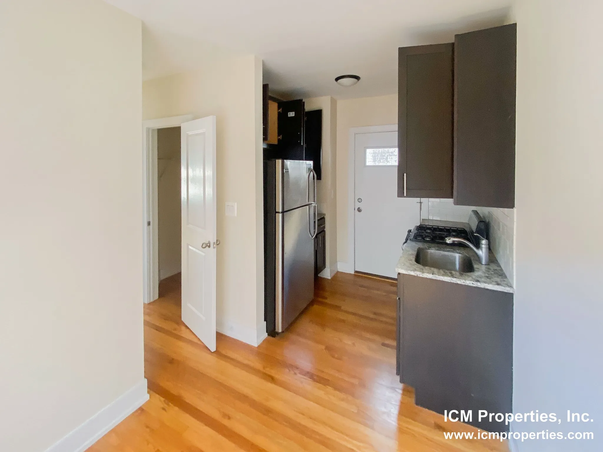 512 W Cornelia Ave, ,  60657, USA 60657-unit#520-311-Chicago-IL