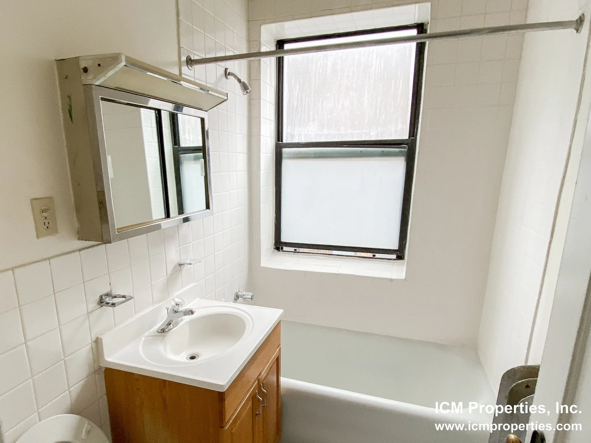 540 W Briar Pl, ,  60657, USA 60657-unit#540-9B FP-Chicago-IL