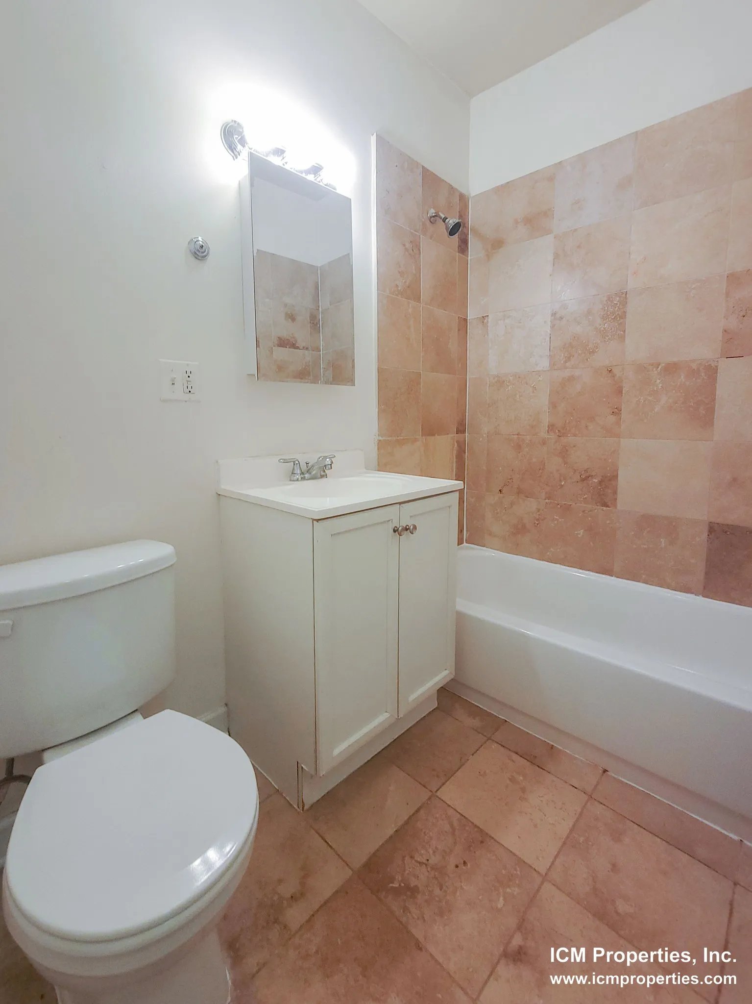 3912 N Pine Grove Ave, ,  60613, USA 60613-unit#3916-1W-Chicago-IL