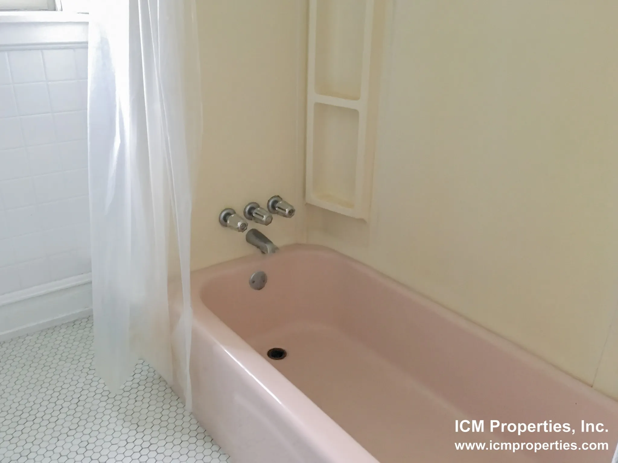 3817 N Lawndale Ave, ,  60618, USA 60618-unit#3817-2W-Chicago-IL