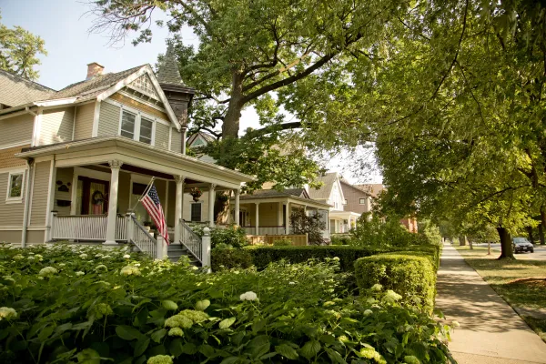 front-yards-Victorian-style-houses-Irving-Park_gallery(7)