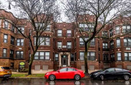 5046_s_champlain_ave_apartments_chicago_exterior_01