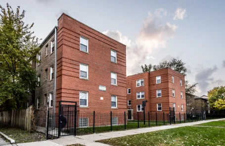 6121_s_wabash_ave_apartments_chicago_exterior_04