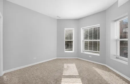 7-web-or-mls-4750-s-calumet-ave-332-1