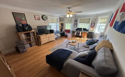 1_1700-3_living_room