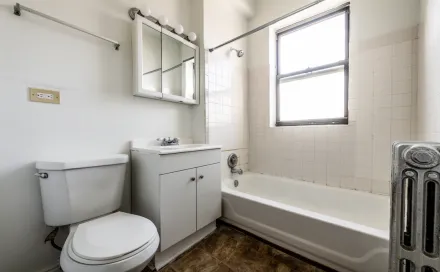 5854_s_michigan_ave_apartments_chicago_bathroom_one_01
