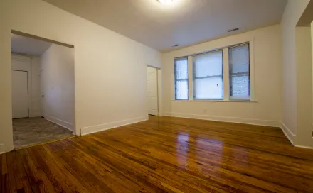 5901_s_michigan_ave_apartments_chicago_dining_room_03