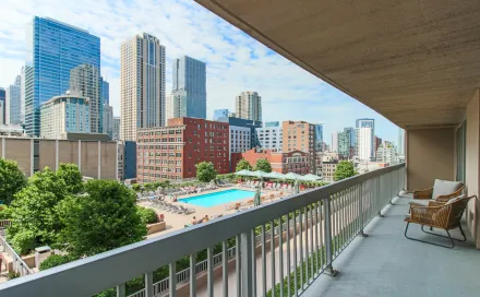 545_dearborn_1107_balcony