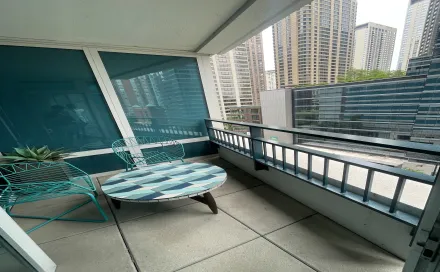 atwater_all_ads_bed_balcony